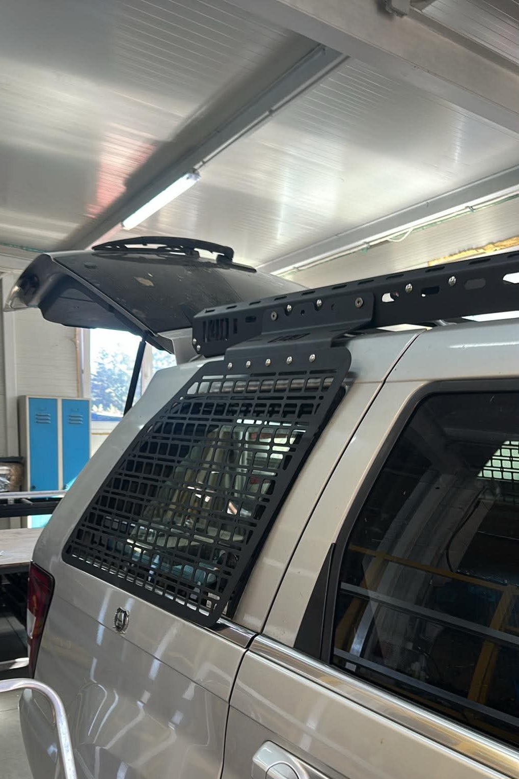 MOLLE panel – vonkajšie okno (L+P) – Jeep WK1